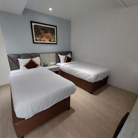Poiisse Hotel Kolkata Bagian luar foto