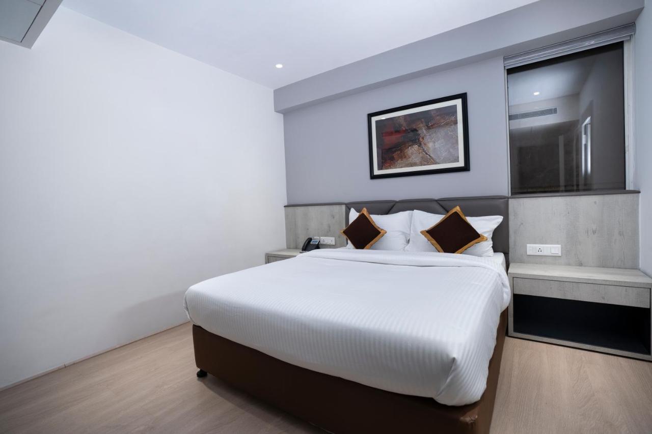 Poiisse Hotel Kolkata Bagian luar foto