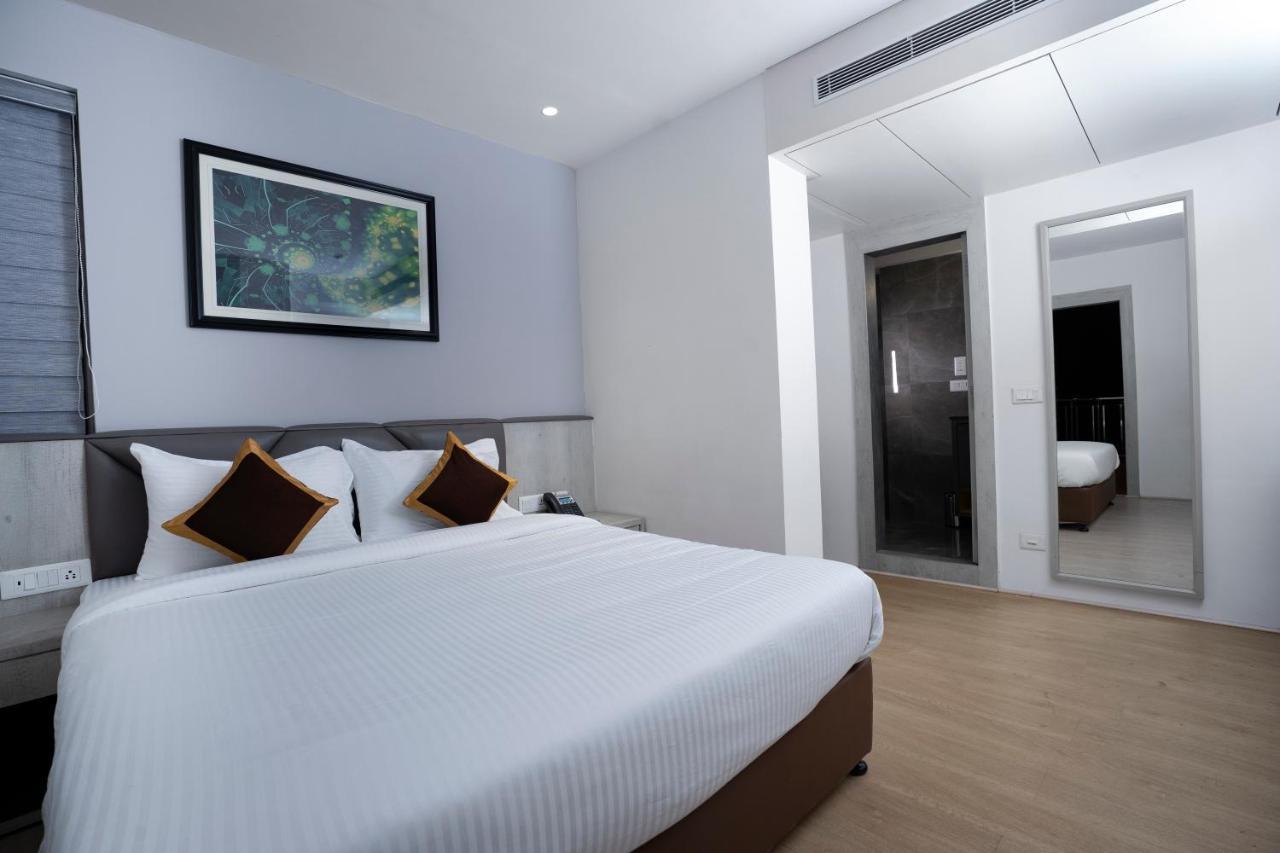 Poiisse Hotel Kolkata Bagian luar foto