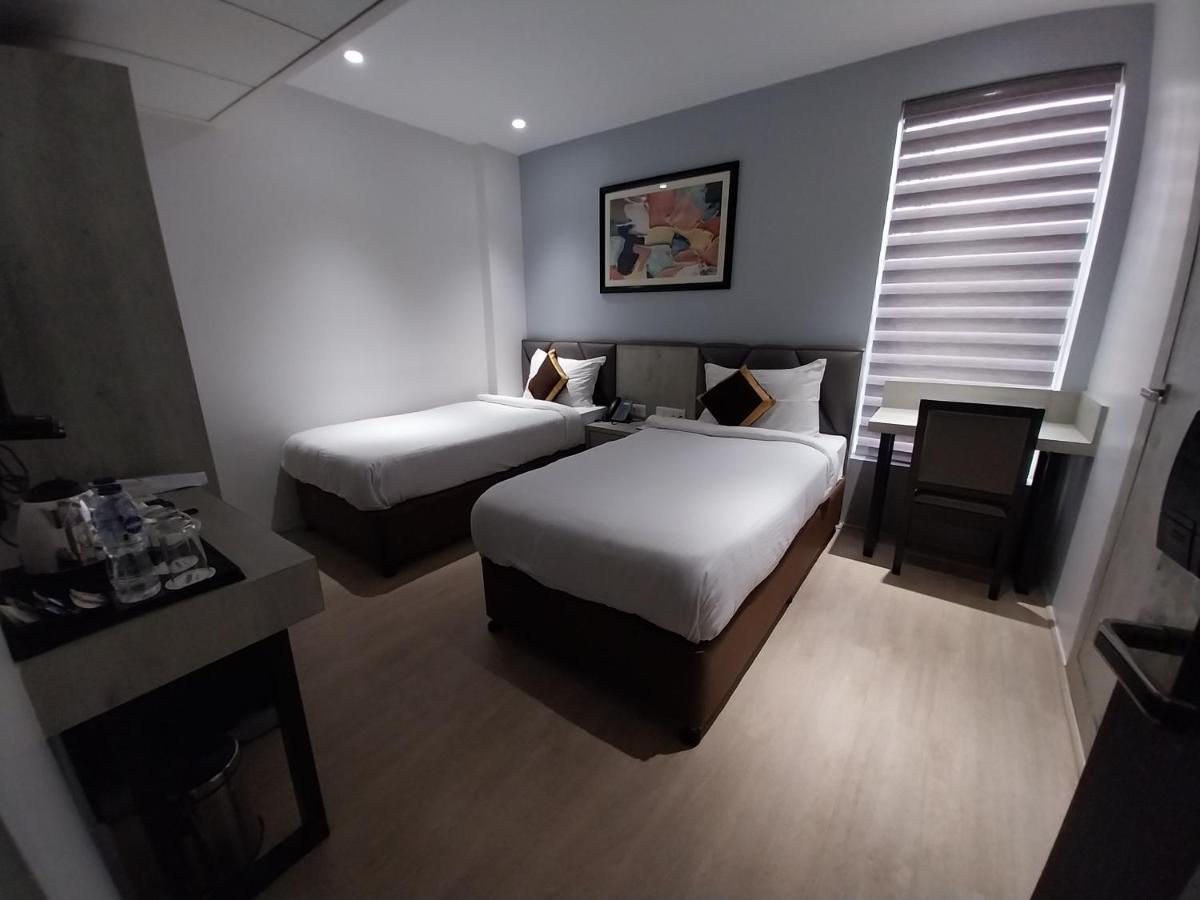 Poiisse Hotel Kolkata Bagian luar foto